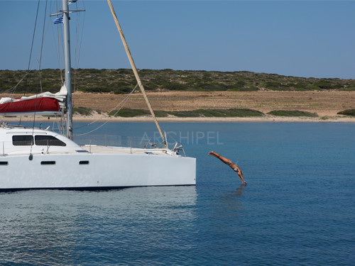 The Punch is fitted with a watermaker, a high-tech equipment producing fresh water on board, reducing recurrent resupply in ports and allowing more itinerary flexibility. The Punch is fitted with a watermaker, a high-tech equipment producing fresh water on board, reducing recurrent resupply in ports and allowing more itinerary flexibility.